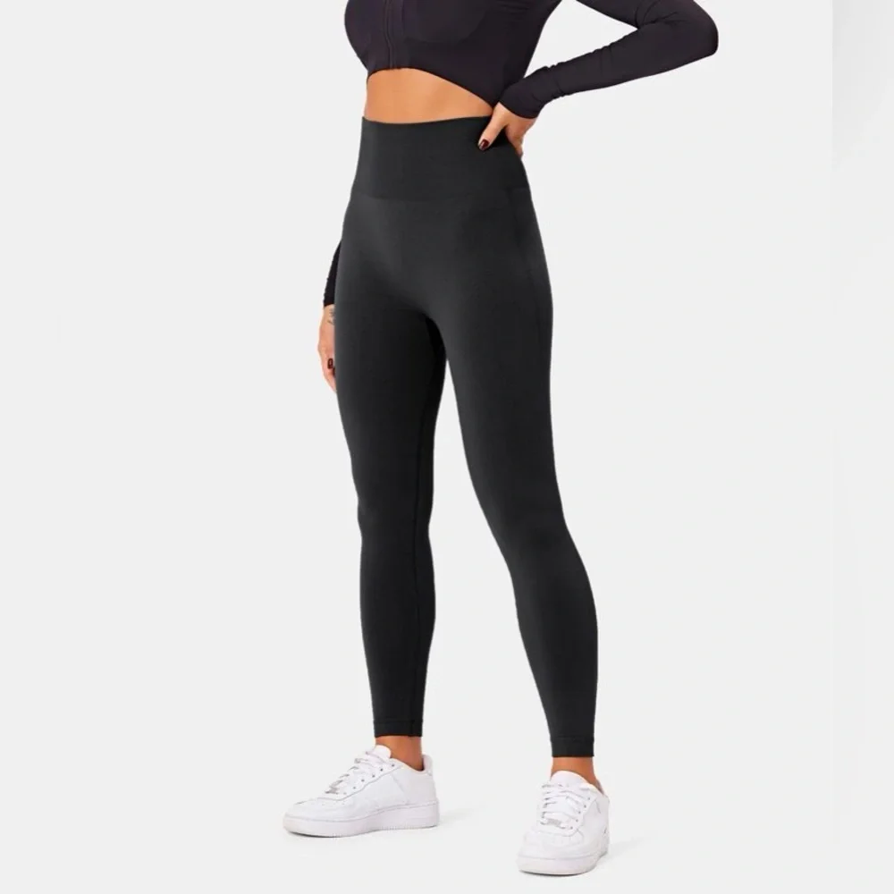 NEW Halara Seamless Flow High Waisted Plain Butt Lifting Leggings in Black - Picture 3 of 15
